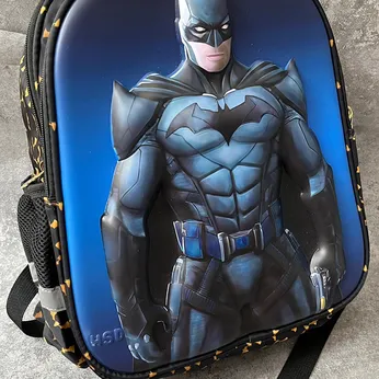 Ba lô  in nổi 3D Hình siêu nhân người dơi -Batman cho bé trai đi học (MS 82013)