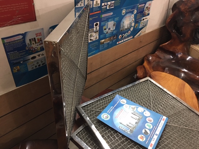 chi tiết độ dày Khung lưới inox bùi nhùi lọc khí nóng hơi dầu