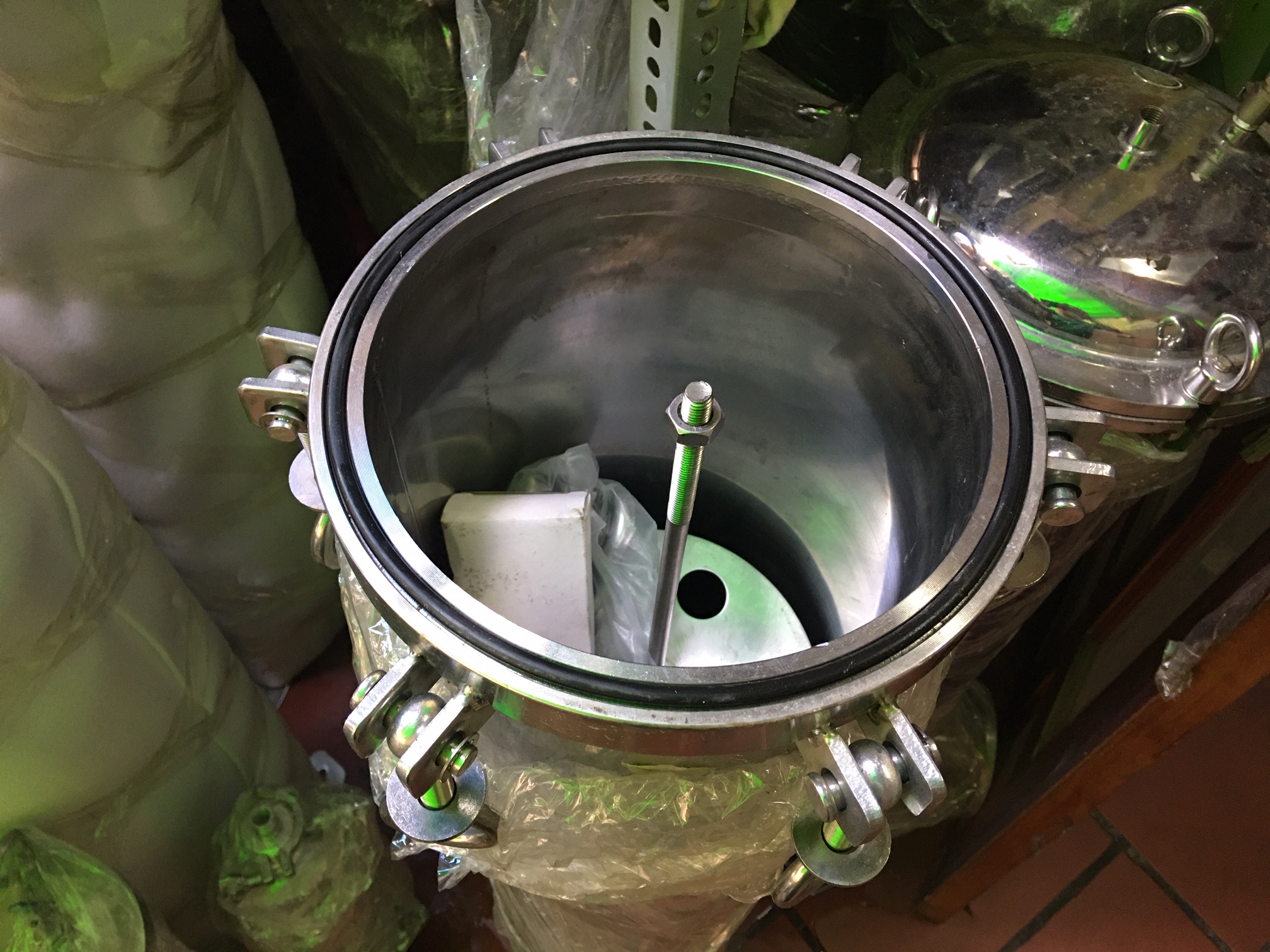 cấu tạo bên trong Bình inox 304 lọc thô chứa 5 lõi 30 inch