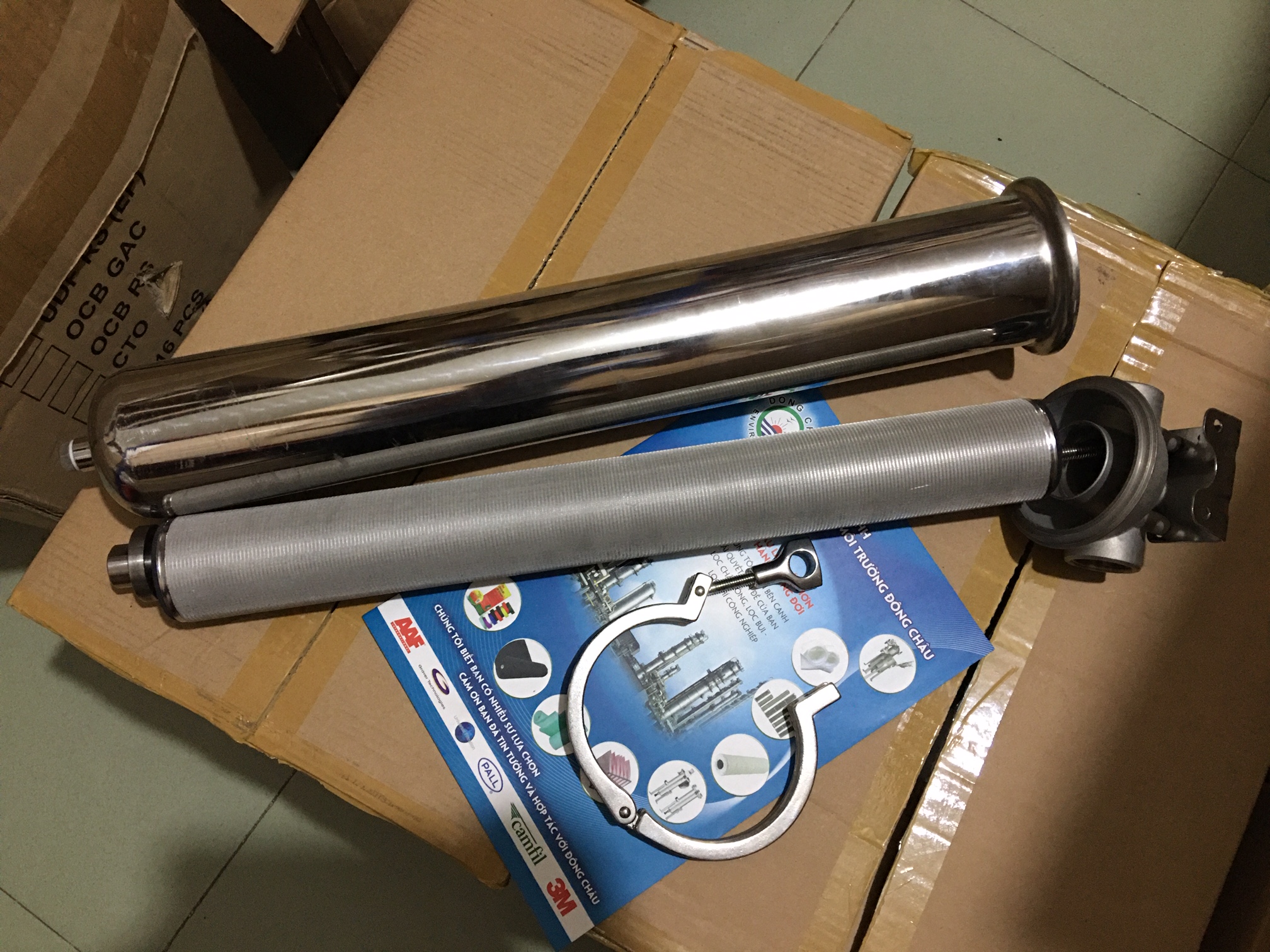 cách gắn lõi inox vào bên trong Cốc lọc 1 lõi DOE 20 inch Clamp
