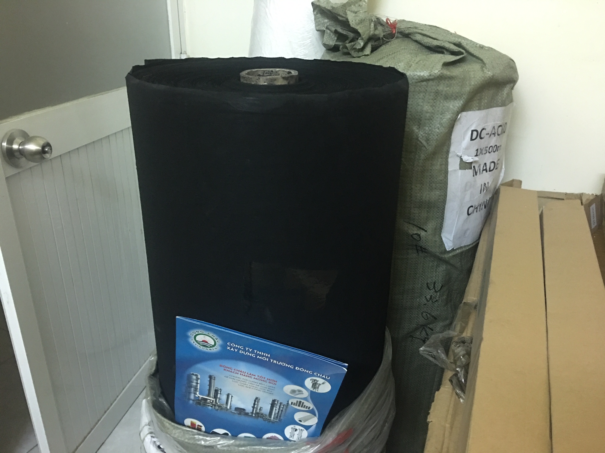 đóng gói nguyên cuộn Vải than hoạt tính may khẩu trang 60g