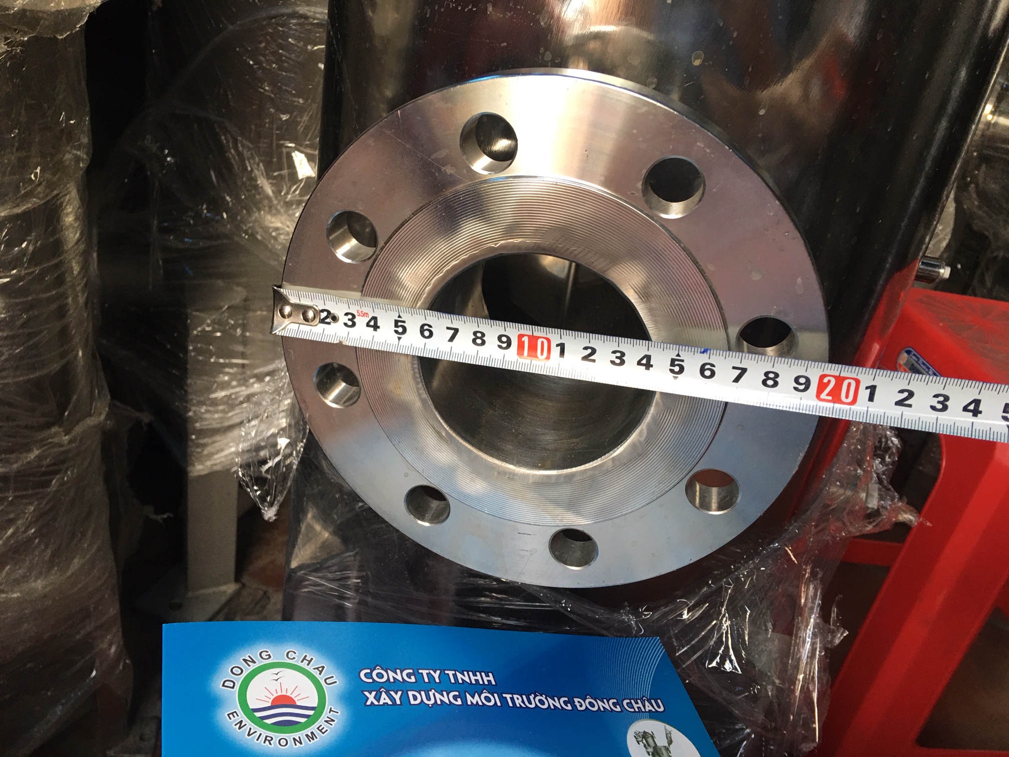 chi tiết đường kính nơi nước vào Bình inox lọc cặn trong sản xuất 15 lõi 40 inch