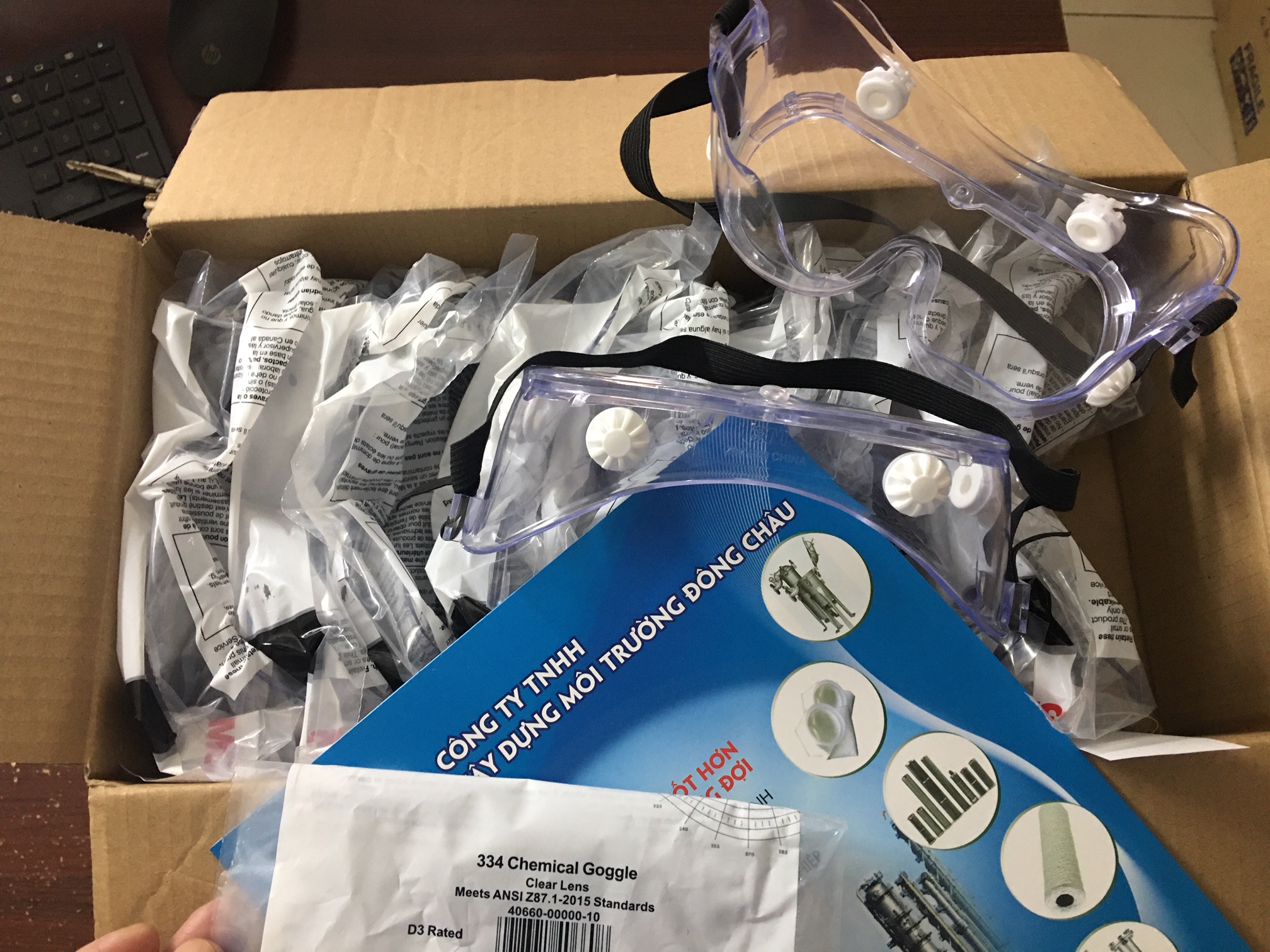 đóng gói nguyên thùng Kính chống hóa chất 3M 334-40660