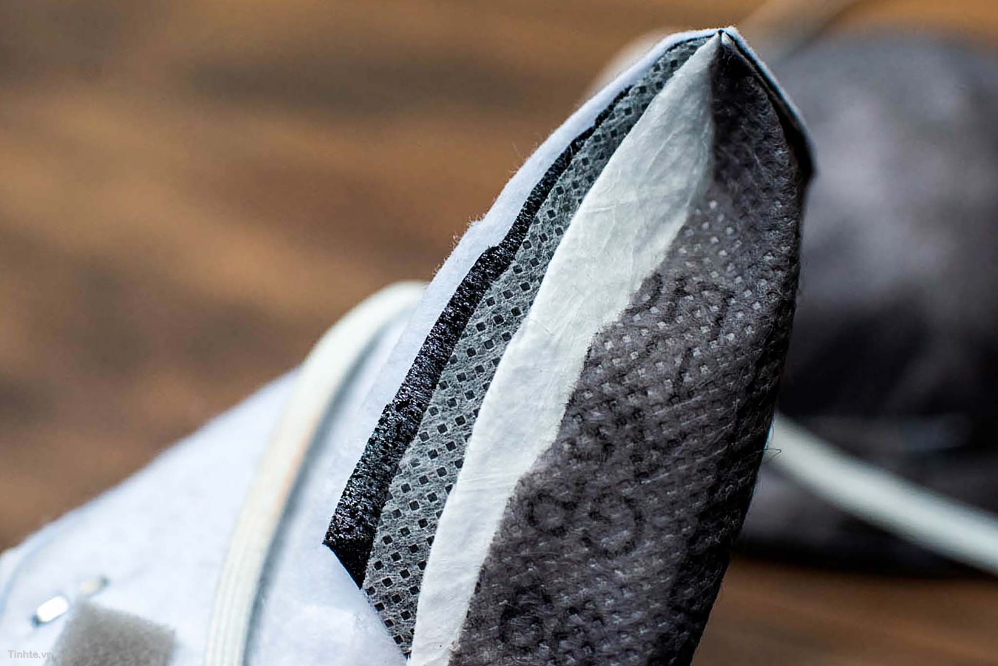 cắt Khẩu trang than hoạt tính 3M 9913 xem cấu tạo bên trong