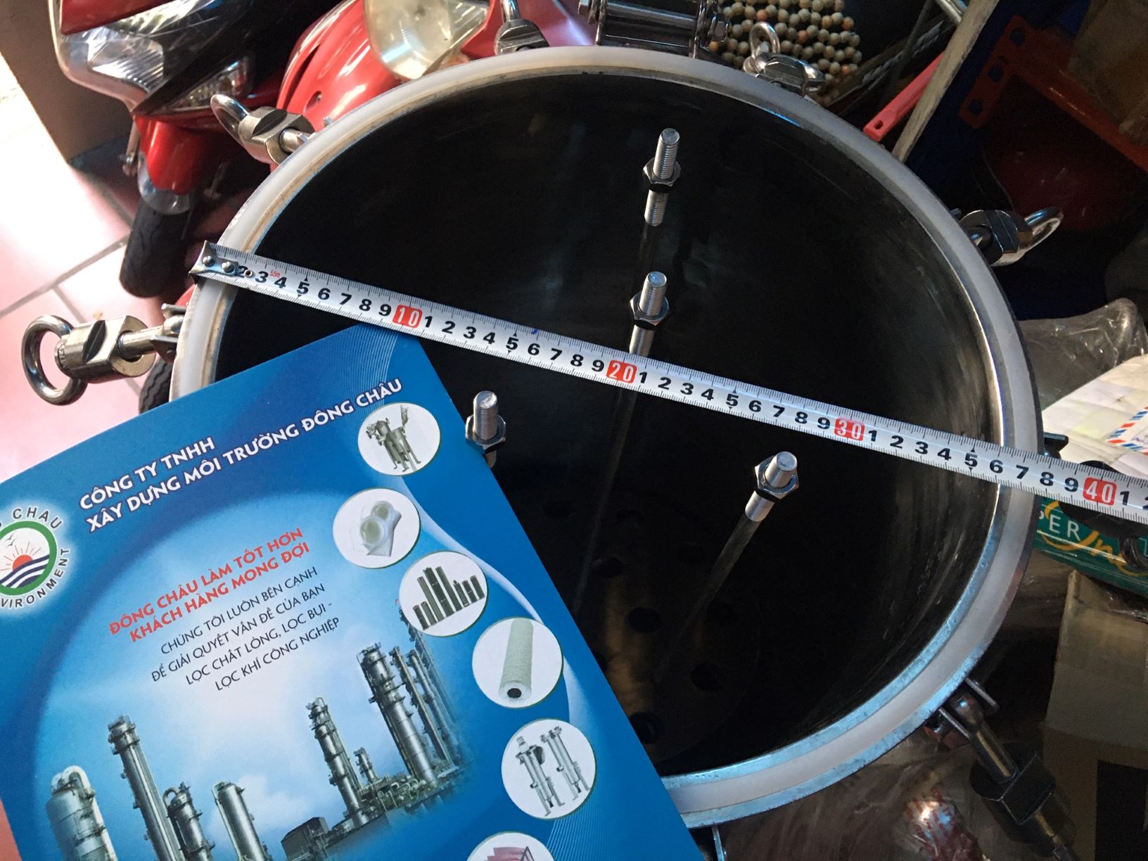 cấu tạo chi tiết bên trong Bình inox lọc cặn trong sản xuất 15 lõi 40 inch