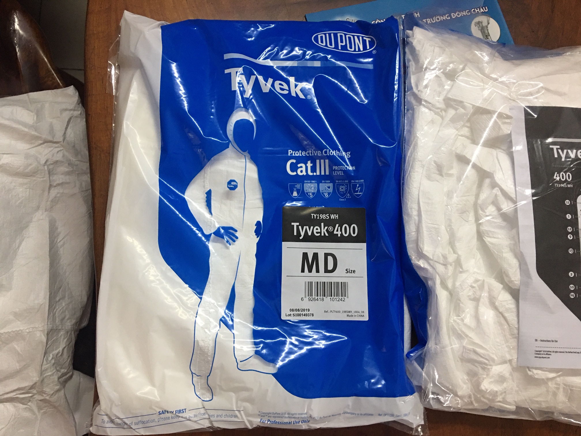 nguyên bộ Bộ đồ bảo hộ áo liền quần chống hóa chất Tyvek