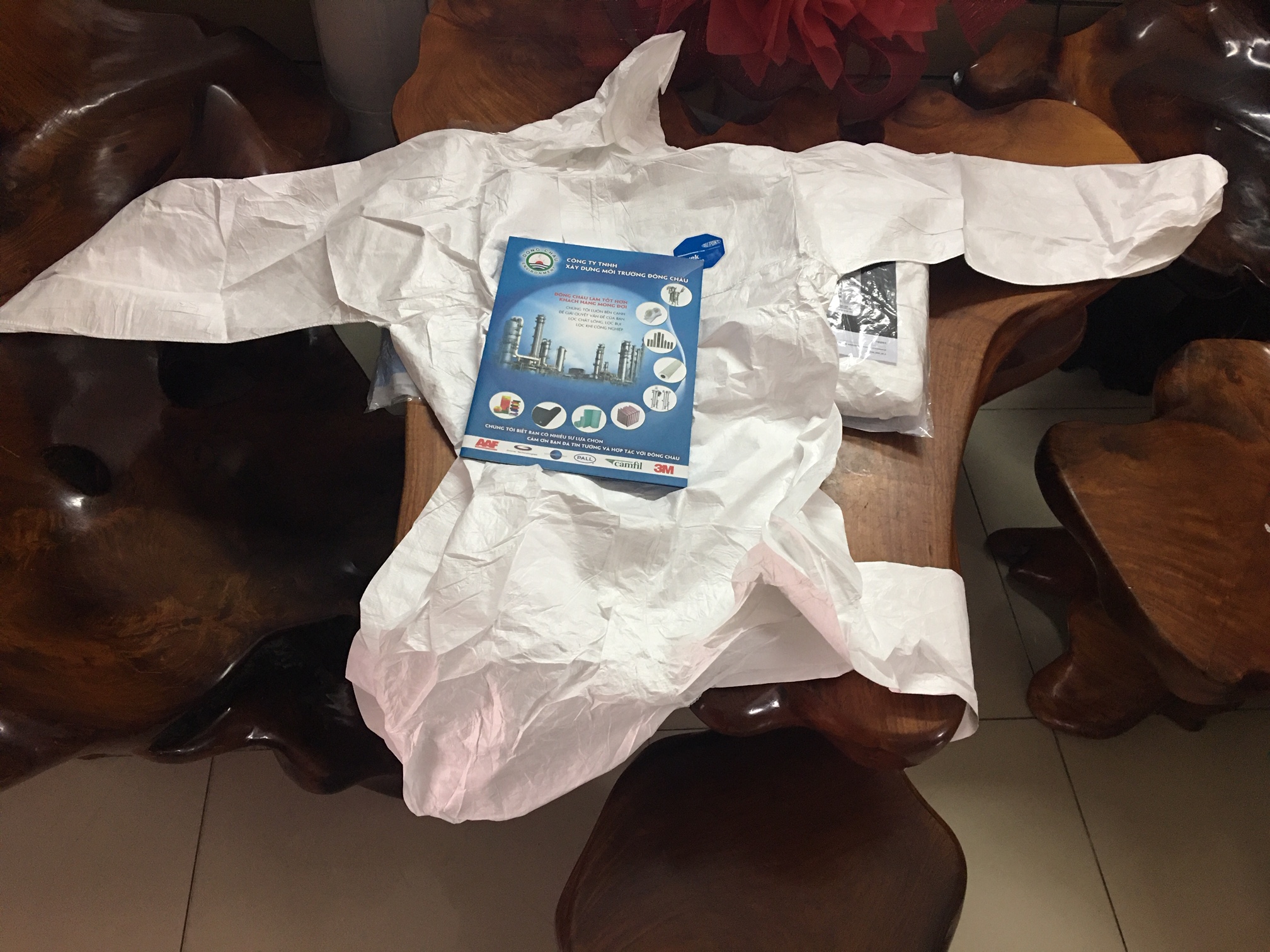 liên hệ đông châu phân phối Bộ đồ bảo hộ áo liền quần chống hóa chất Tyvek