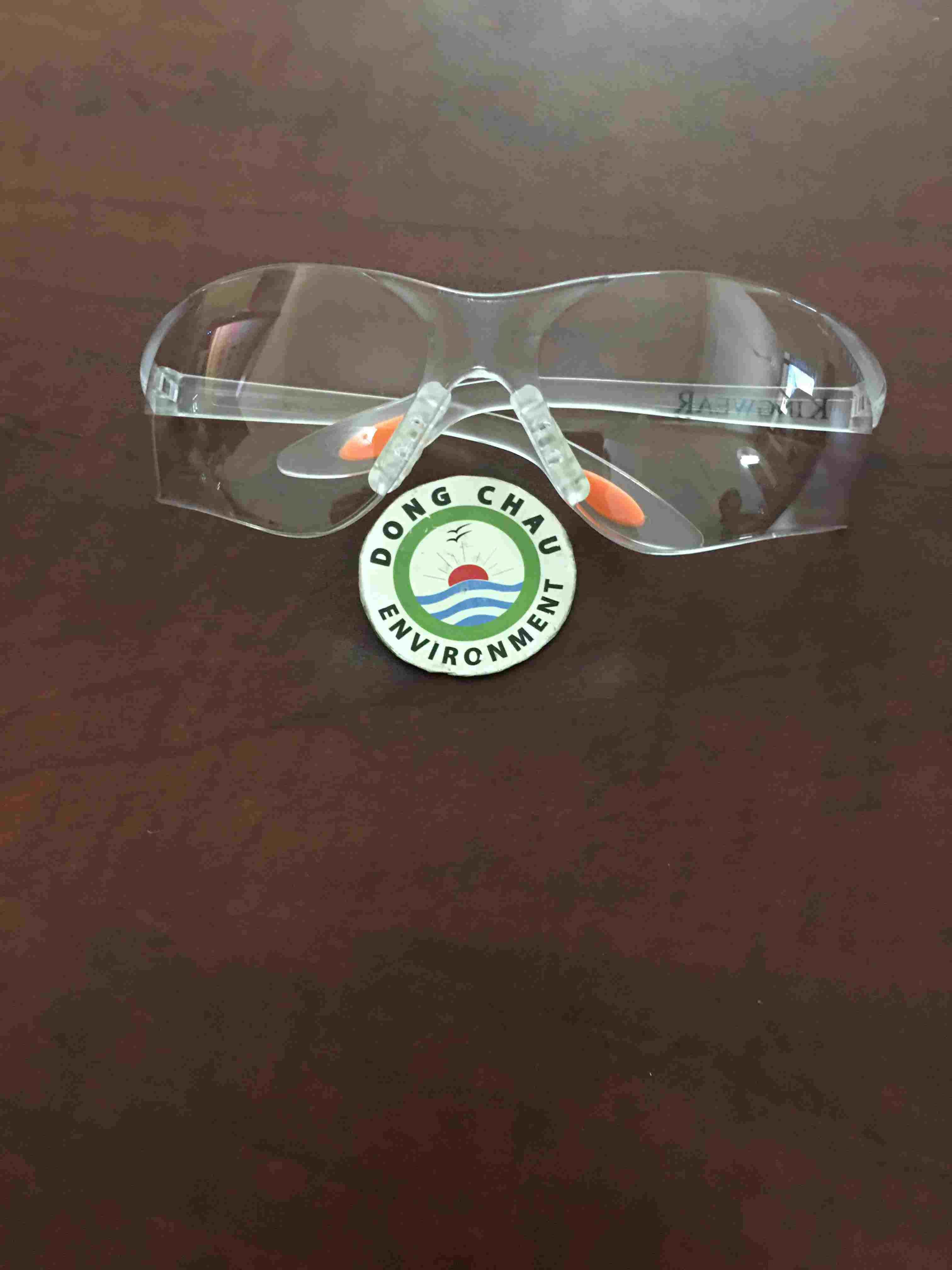 kính bảo hộ lao động màu trong kingwear hợp thời trang