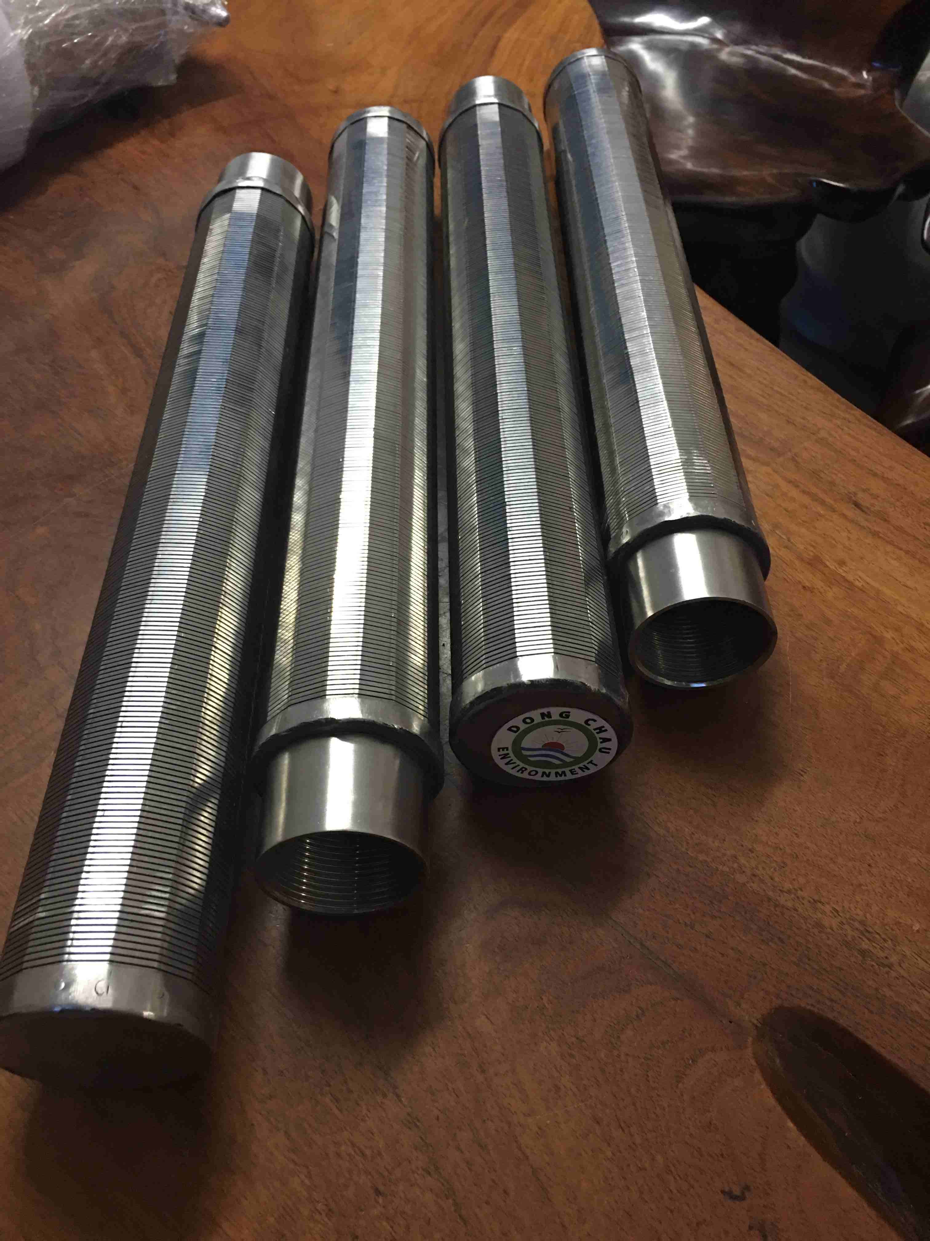 nhìn ngang Ống Lọc Khe 0.1mm Một Đầu Kín Một Đầu Ren Trong