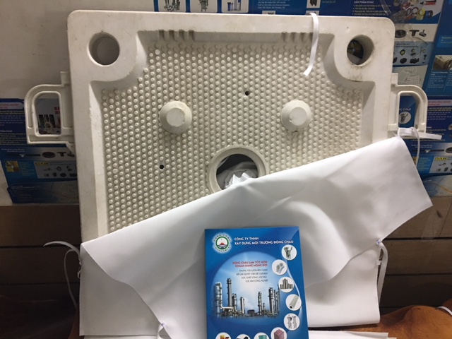 test thử nghiệm trên tấm nhựa cho Tấm Vải Ép Bùn Khung Bản Đục Lỗ Trên Các Cạnh