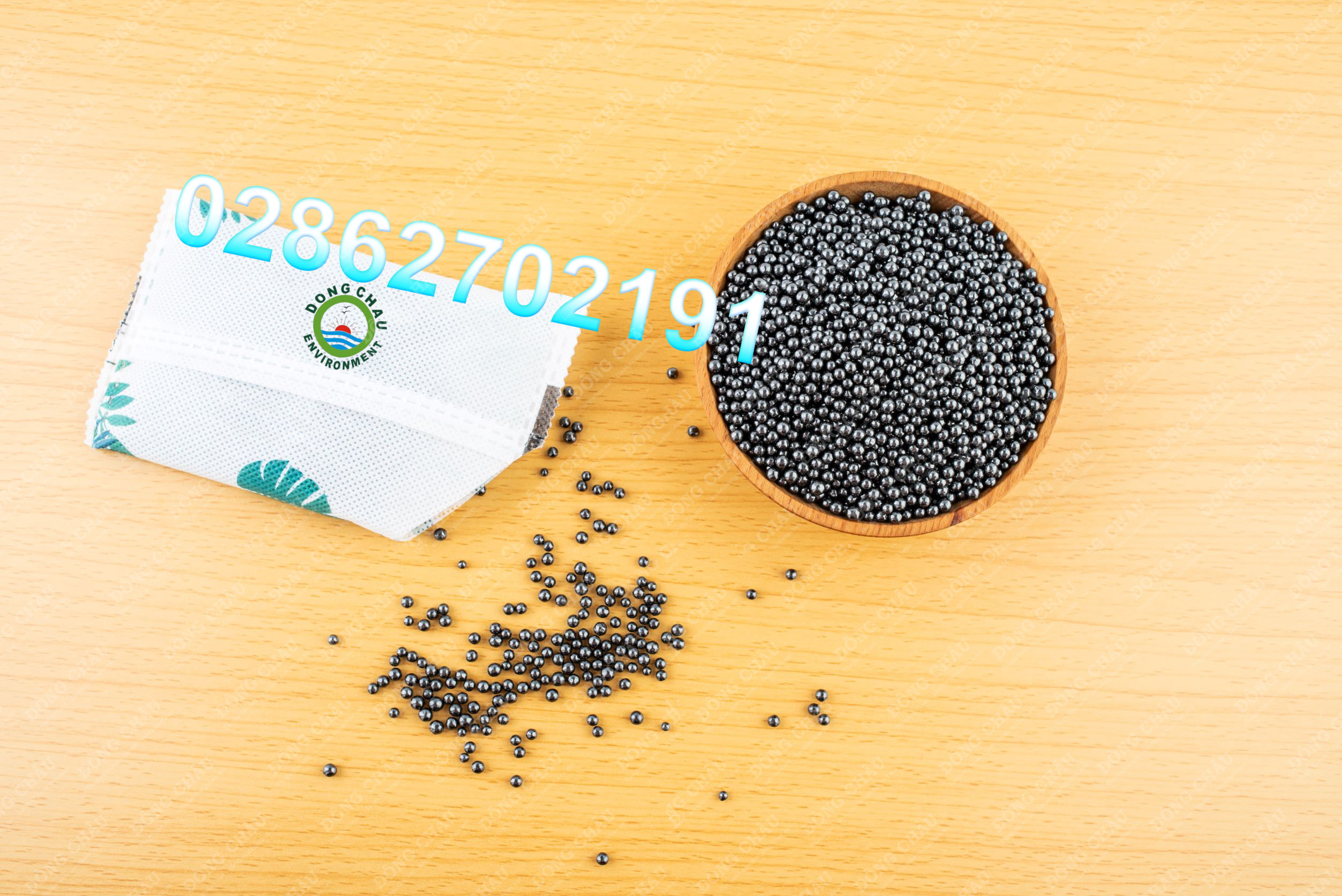 Than hoạt tính chứa trong các túi nhỏ dùng để lọc mùi trong đời sống