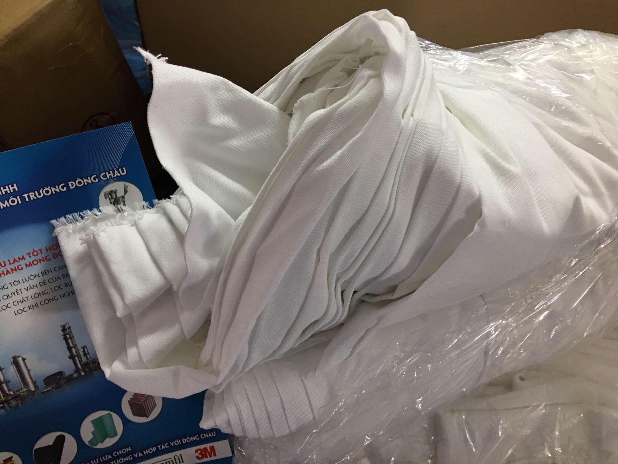 chi tiết chất liệu Vải dệt PE chịu được axit kiềm lọc hóa chất