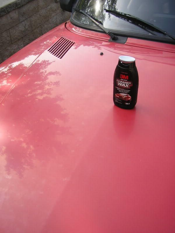 Chất tẩy rửa và đánh bóng loại bỏ các vết trầy xước nhỏ trên sơn xe ô tô 3M