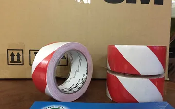 Băng keo cảnh báo màu đỏ trắng 3M 767 mua ở đâu ?