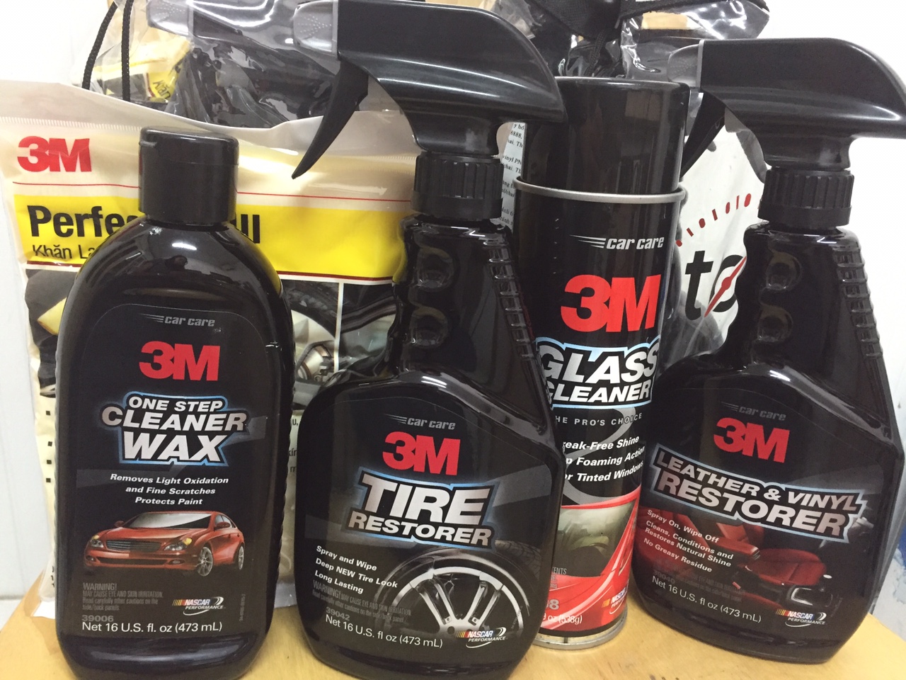 Chai xịt đánh bóng và bảo vệ vỏ xe, lốp xe 3M 39042