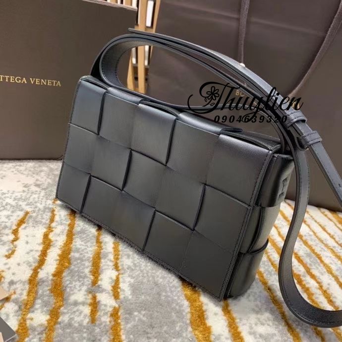 bottega veneta stretch cassette