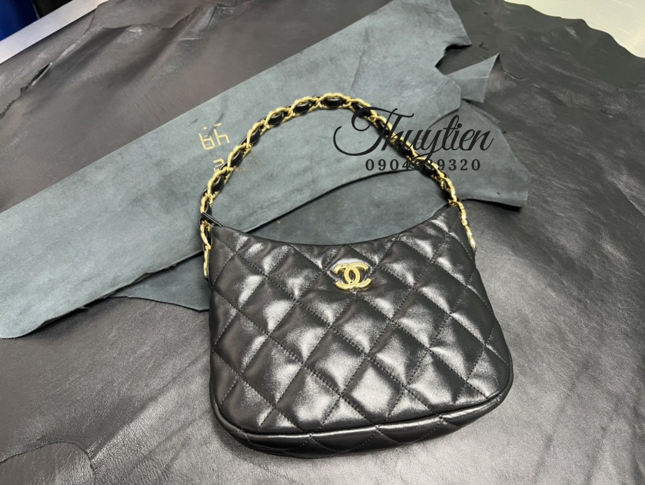 Túi Xách Chanel Hobo Mẫu Mới Da Nhập Khẩu Chuẩn Auth 99% - CN0323/24x18/DE/A