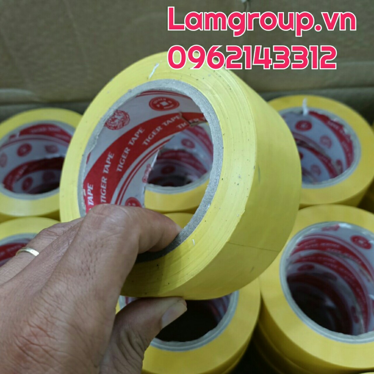 Xưởng cắt và in ấn băng keo dán thùng văn phòng phẩm ngành điện đóng gói hàng hóa vận tải Xưởng cắt và in ấn băng keo dán thùng văn phòng phẩm ngành điện đóng gói hàng hóa vận tải