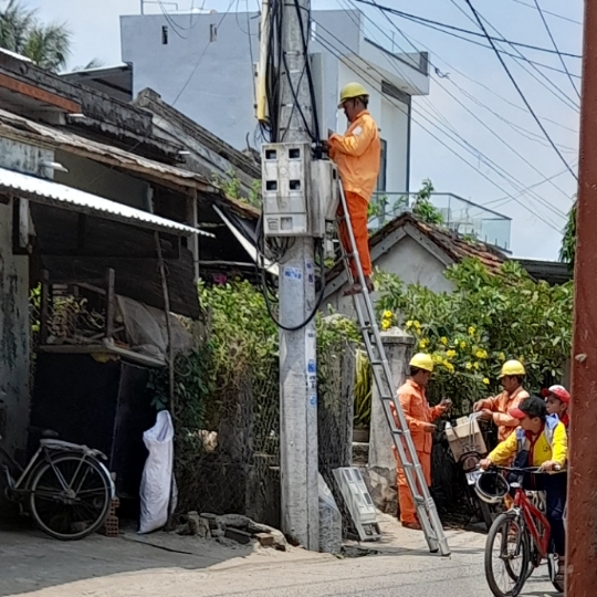 ĐỒ BHLD CÁC LOẠI ÁO QUẦN MŨ NÓN GIÀY ỦNG ĐỒ BHLD CÁC LOẠI ÁO QUẦN MŨ NÓN GIÀY ỦNG