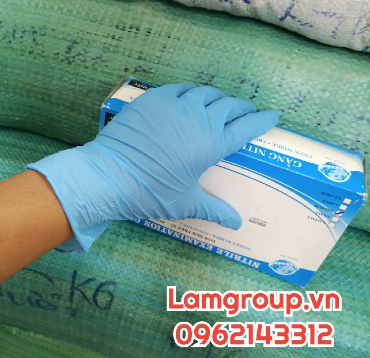 Găng tay y tế cao su nitrile màu xanh Việt Nam Găng tay y tế cao su nitrile màu xanh Việt Nam