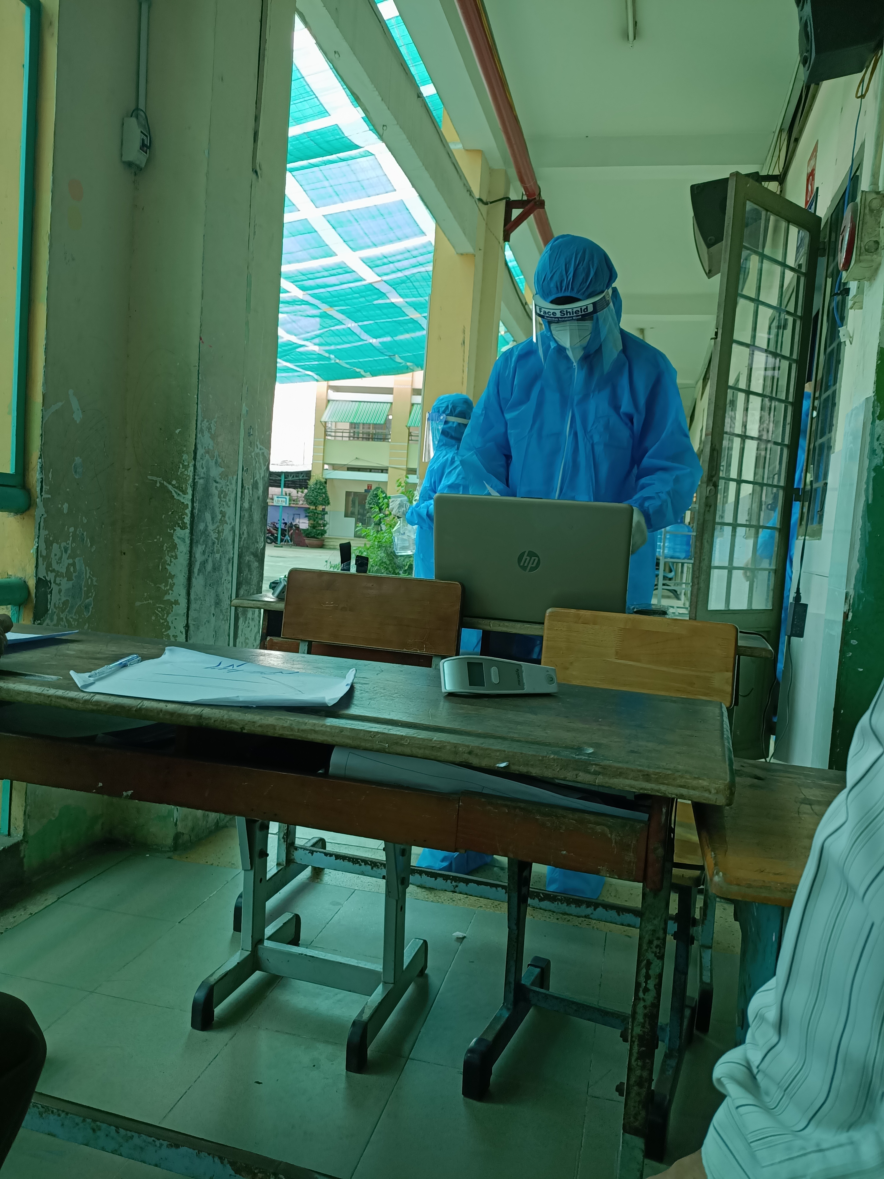 Quần áo bảo hộ phòng dịch màu xanh 4 món và 7 món 40g và 60g giá bán buôn sỉ tải xửng may TPHCM và miền Tây Quần áo bảo hộ phòng dịch màu xanh 4 món và 7 món 40g và 60g giá bán buôn sỉ tải xửng may TPHCM và miền Tây