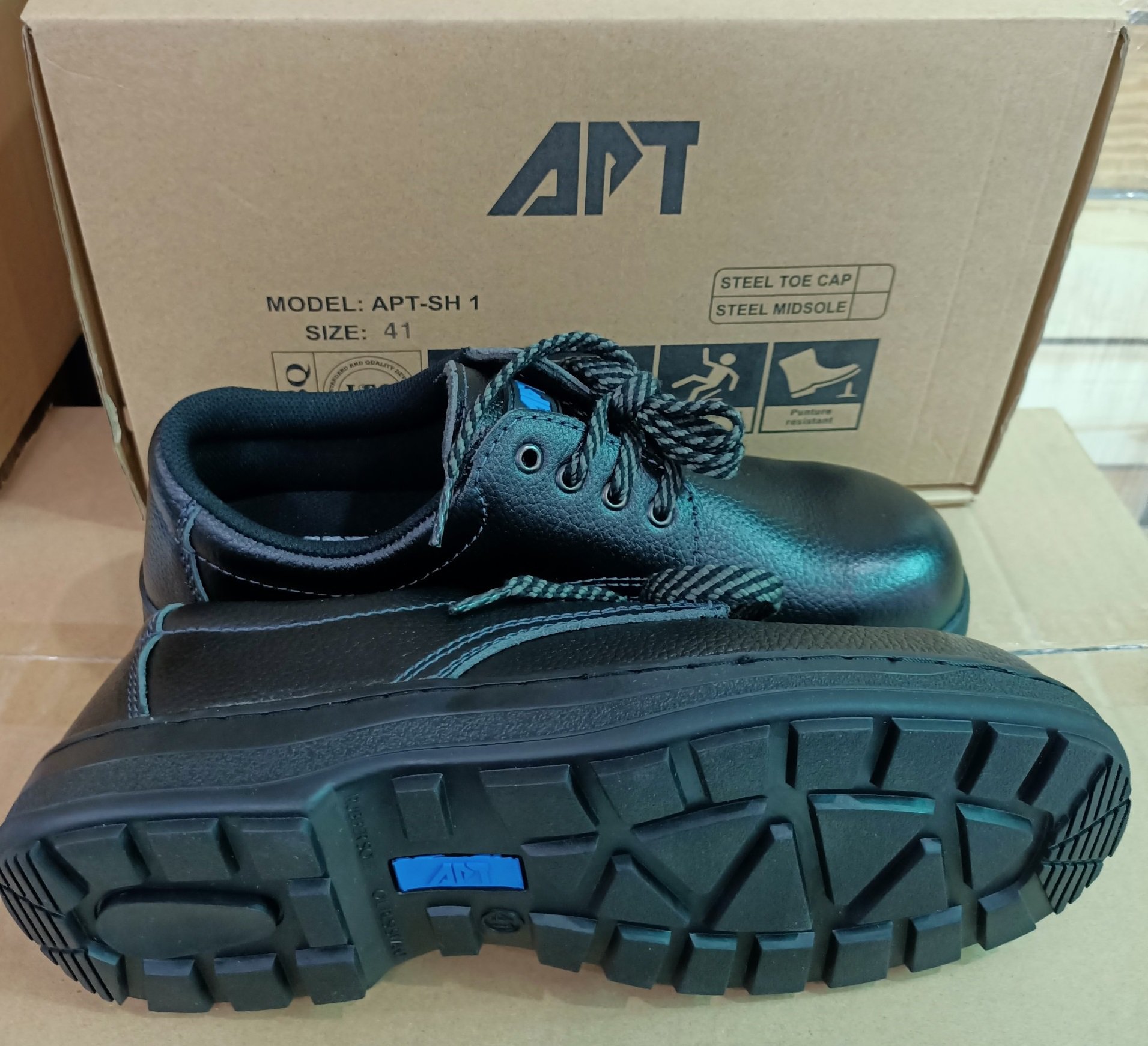 Giày bảo hộ công trình APT Lamgroup giá sỉ