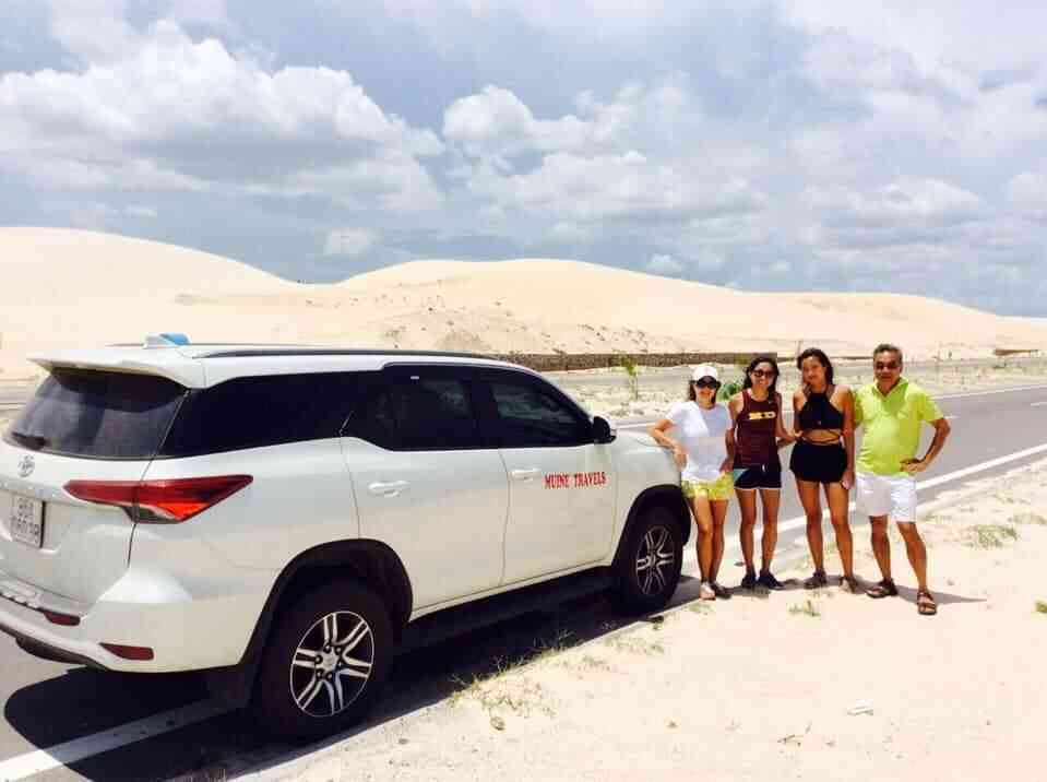 Cho Thuê Xe Ô Tô Kèm Tài Xế Đưa Đón Khách Đi Thăm Quan Bàu Trắng Mũi Né