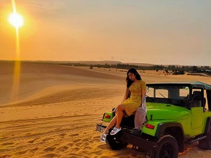 Xe Jeep vượt Đồi Cát