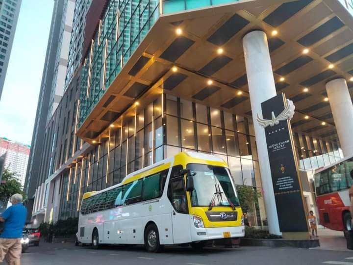 Univer Limousine 29 Chỗ