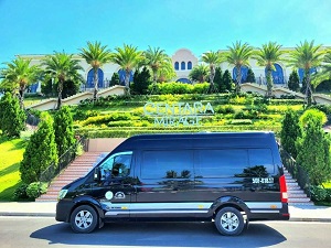 Thuê Xe Limousine 9 Chỗ từ Mũi Né ⇒ Sài Gòn
