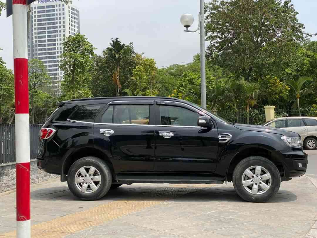 Giá thuê xe 7 chỗ tự lái dòng Ford