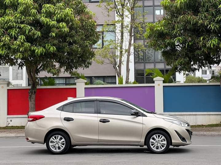 Giá thuê xe 4 chỗ tự lái dòng Toyota