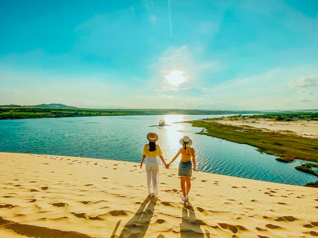 Đồi Cát trắng - hay còn được gọi là Bàu Trắng Mũi Né