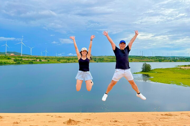 Đi Dạo Check-in bên Hồ Nước Với Backgroud Hoa Sen Tuyệt Đẹp