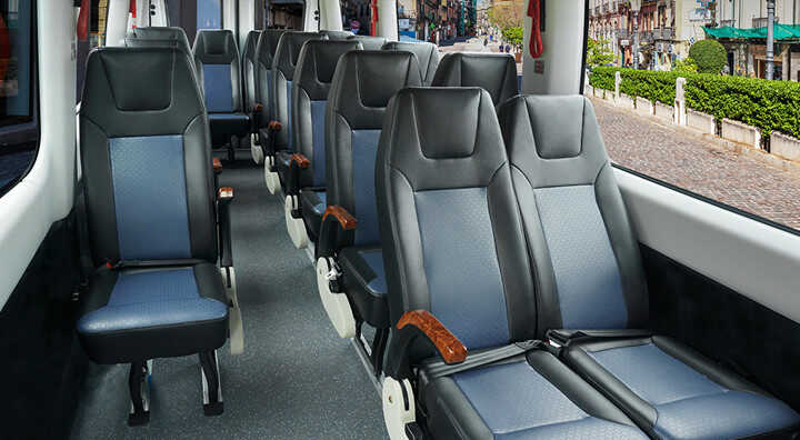 Xe ô tô 16 chỗ Iveco Daily