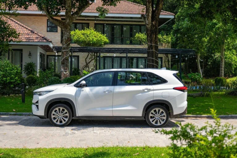 Địa chỉ Cho Thuê Xe Innova Cross Đời 2023 Đi Phan Thiết Mũi Né uy Tín