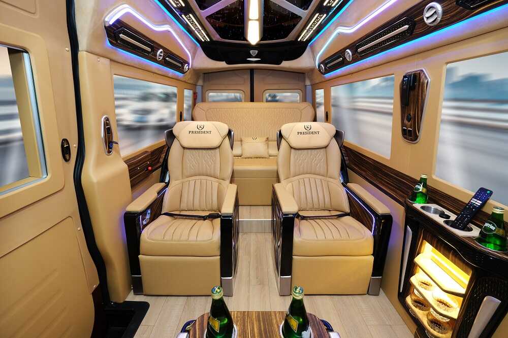 Ngoại thất xe Dcar President 9 chỗ