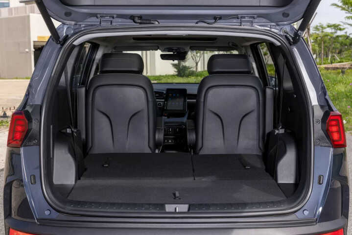 Khoang hành lý tiêu chuẩn 262 lít