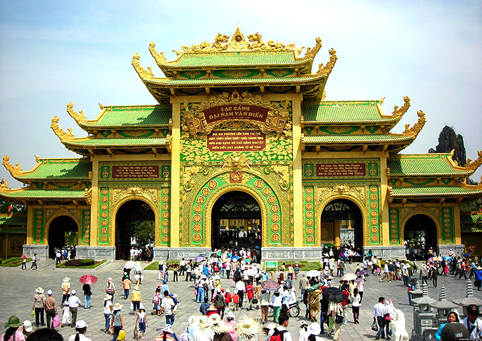 thue-xe-di-tham-quan-khu-dai-nam-van-hien
