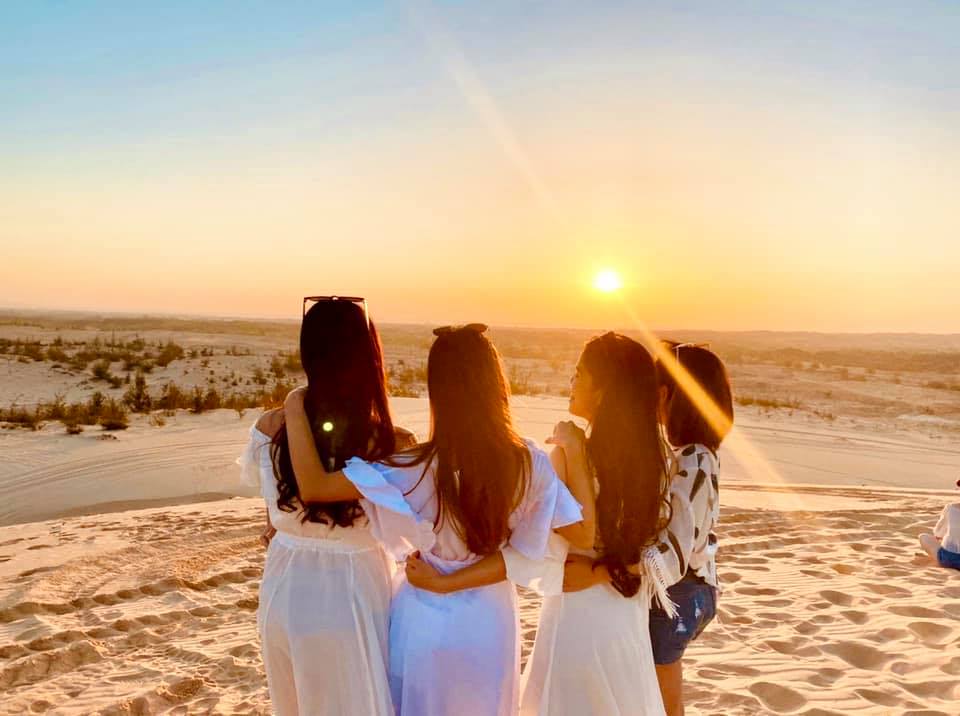 Dạo biển Hòn Rơm, ngắm hoàng hôn lãng mạn.