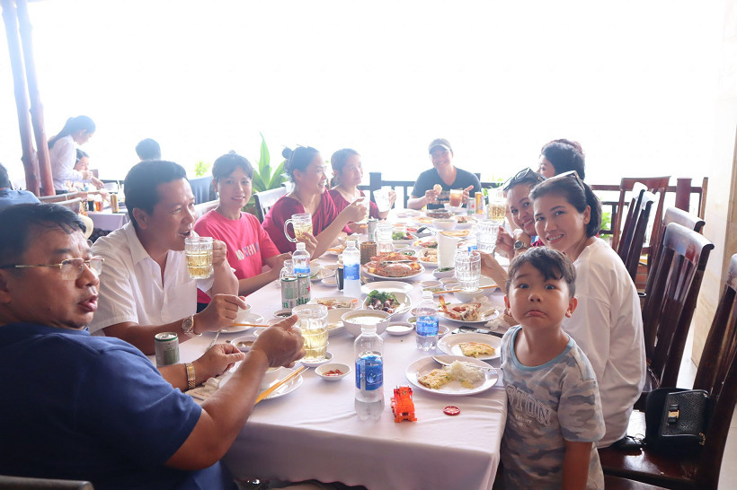 Cây bàng là địa chỉ ăn uống ngon nổi tiếng bạn nên thử khi đến Mũi Né