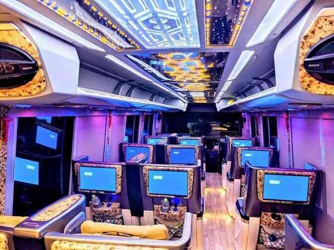 Lý Do Nên Chọn Dịch Vụ Cho Thuê Xe Limousine 29 Chỗ