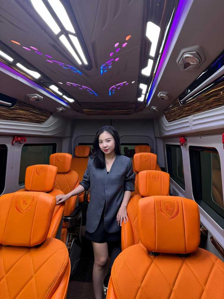 DCar Hạng Thương Gia 12 chỗ Tiêu Chuẩn