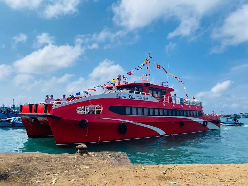 Tàu Chấn Kha đi Phú Quý
