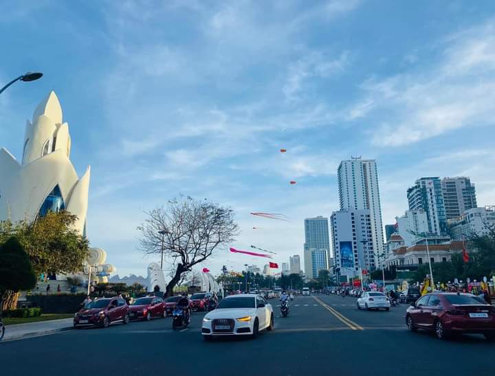 DỊCH VỤ CHO THUÊ XE 4 CHỖ ĐI DU LỊCH NHA TRANG – ĐÓN KHÁCH TẬN NHÀ