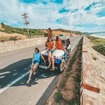 Thuê Xe Jeep Mũi Né Khám Phá Đồi Cát Trắng Bàu Trắng-Trải Nghiệm Đáng Nhớ
