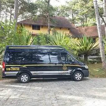 Thuê Xe Limousine Đi Đà Lạt Trải Nghiệm Chuyến Đi An Toàn Tiện Nghi