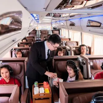 Thuê Xe Limousine Dcar 29 Chỗ -Trải Nghiệm Ghế Hạng Thương Gia Như Trên Máy Bay