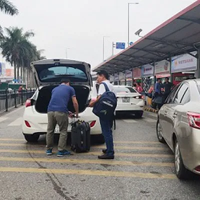Cho thuê xe đưa đón khách sân bay Nội Bài