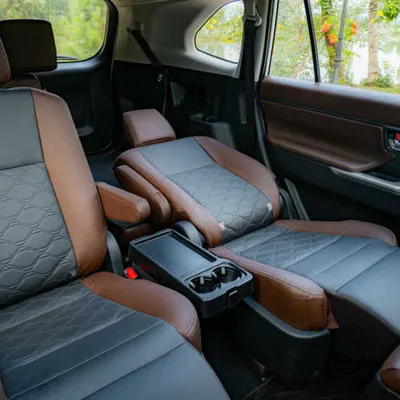 Cho Thuê Xe 7 Chỗ Đi Mũi Né Toyota Innova Cross Hoàn Toàn Mới